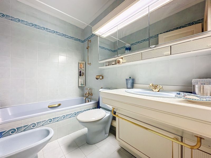 appartement 6 pièces en vente sur EVIAN LES BAINS (74500) Vente Appartement Évian-les-Bains 74500 231 m²