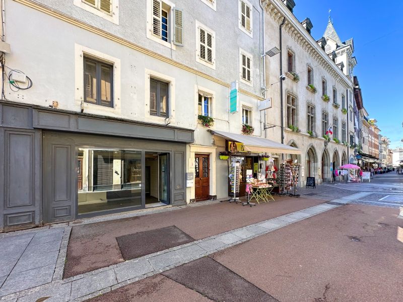 local d'activité en location sur EVIAN LES BAINS (74500) Location Local d'activité Évian-les-Bains 74500 71.39 m²